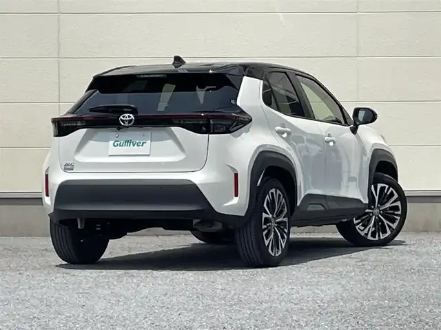トヨタ ヤリスクロス Z 茨城県 2022(令4)年 3.2万km ブラックマイカ/ホワイトパールクリスタルシャイン 2トーン ８インチナビ（Bt/Miracast）/全方位カメラ/セーフティセンス/・プリクラッシュセーフティ/・レーントレーシングアシスト/・レーダークルーズコントロール/・オートマチックハイビーム/・ロードサインアシスト/インテリジェントクリアランスソナー/オートライト/シートヒーター/パワーシート/ＥＴＣ/ドライブレコーダー/スマートキー