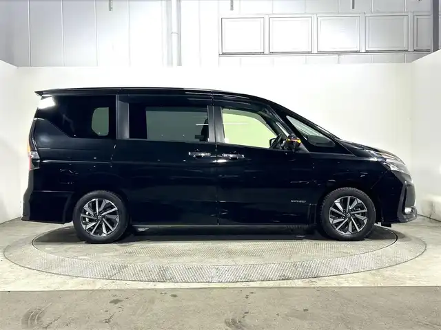 日産 セレナ ハイウェイスター V 大阪府 2020(令2)年 5.3万km ダイヤモンドブラック １０ｉｎｃナビ　後席モニター　プロパイロット　衝突軽減ブレーキ　アラウンドビューモニター　両側電動ドア　ＥＴＣ　ドラレコ　コーナーセンサー　リアオートエアコン　プッシュスタート　ＢＳＭ　オートホールド