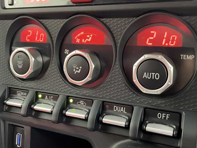トヨタ ８６ GT リミテッド 千葉県 2015(平27)年 4.4万km ダークグレーメタリック 禁煙車　/モデリスタエアロ　/社外ディスプレイオーディオ　/ＡＭ　ＦＭ　ＣＤ　ＤＶＤ　ＢＴ　/６速ＭＴ　/シートヒーター　/バックカメラ　/クルーズコントロール　/ＴＯＭｓマフラー　/ＥＴＣ　/ハーフレザーシート　/ＨＩＤヘッドライト/フォグランプ/プッシュスタート/スマートキー
