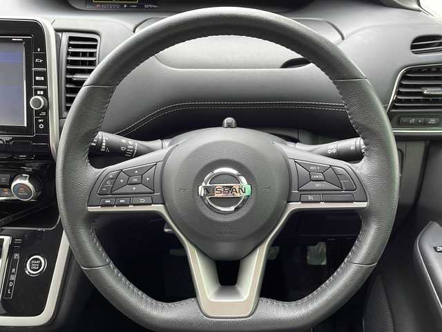 日産 セレナ ハイウェイスターVセレクションⅡ 岐阜県 2019(令1)年 3.3万km ブリリアントホワイトパール 純正ディーラーナビTV（10インチ）/Bluetooth/CD/DVD/SD/AUX/クルーズコントロール/ビルトインETC/ドライブレコーダー/両側パワースライドドア/アイドリングストップ/純正フリップダウンモニター/LEDヘッドライト/スマートキー