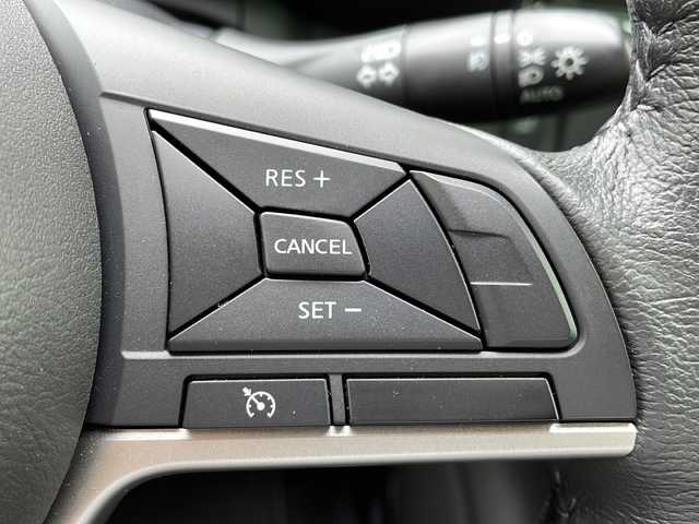 日産 セレナ ハイウェイスターVセレクションⅡ 岐阜県 2019(令1)年 3.3万km ブリリアントホワイトパール 純正ディーラーナビTV（10インチ）/Bluetooth/CD/DVD/SD/AUX/クルーズコントロール/ビルトインETC/ドライブレコーダー/両側パワースライドドア/アイドリングストップ/純正フリップダウンモニター/LEDヘッドライト/スマートキー