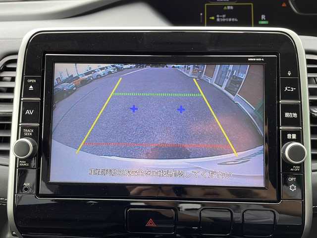 日産 セレナ ハイウェイスターVセレクションⅡ 岐阜県 2019(令1)年 3.3万km ブリリアントホワイトパール 純正ディーラーナビTV（10インチ）/Bluetooth/CD/DVD/SD/AUX/クルーズコントロール/ビルトインETC/ドライブレコーダー/両側パワースライドドア/アイドリングストップ/純正フリップダウンモニター/LEDヘッドライト/スマートキー