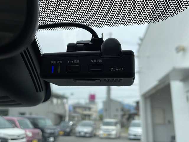 日産 セレナ ハイウェイスターVセレクションⅡ 岐阜県 2019(令1)年 3.3万km ブリリアントホワイトパール 純正ディーラーナビTV（10インチ）/Bluetooth/CD/DVD/SD/AUX/クルーズコントロール/ビルトインETC/ドライブレコーダー/両側パワースライドドア/アイドリングストップ/純正フリップダウンモニター/LEDヘッドライト/スマートキー
