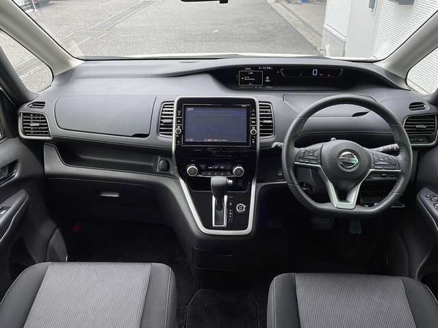 日産 セレナ ハイウェイスターVセレクションⅡ 岐阜県 2019(令1)年 3.3万km ブリリアントホワイトパール 純正ディーラーナビTV（10インチ）/Bluetooth/CD/DVD/SD/AUX/クルーズコントロール/ビルトインETC/ドライブレコーダー/両側パワースライドドア/アイドリングストップ/純正フリップダウンモニター/LEDヘッドライト/スマートキー