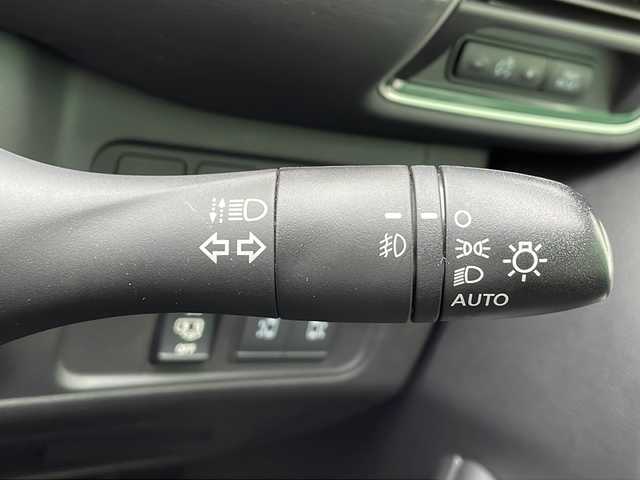 日産 セレナ ハイウェイスターVセレクションⅡ 岐阜県 2019(令1)年 3.3万km ブリリアントホワイトパール 純正ディーラーナビTV（10インチ）/Bluetooth/CD/DVD/SD/AUX/クルーズコントロール/ビルトインETC/ドライブレコーダー/両側パワースライドドア/アイドリングストップ/純正フリップダウンモニター/LEDヘッドライト/スマートキー