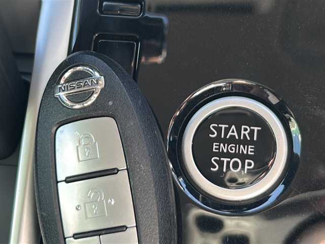 日産 セレナ ハイウェイスターVセレクションⅡ 石川県 2019(令1)年 3.3万km ブリリアントホワイトパール SDナビ（DVD再生機能有）/Bluetooth/バックカメラ/フルセグTV/ETC/ドライブレコーダー/両側パワースライドドア/レーダークルーズ/LEDヘッドライト/盗難防止装置/Wエアバック