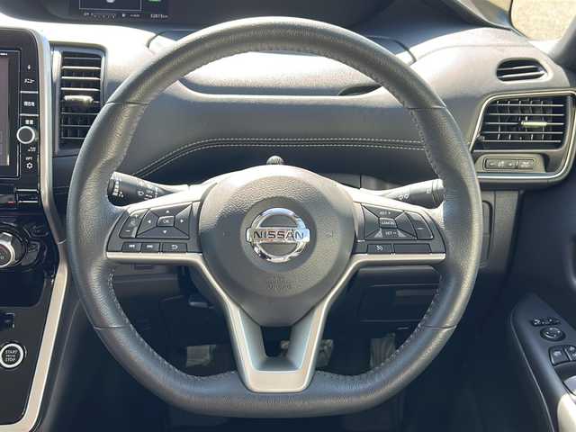 日産 セレナ ハイウェイスターVセレクションⅡ 石川県 2019(令1)年 3.3万km ブリリアントホワイトパール SDナビ（DVD再生機能有）/Bluetooth/バックカメラ/フルセグTV/ETC/ドライブレコーダー/両側パワースライドドア/レーダークルーズ/LEDヘッドライト/盗難防止装置/Wエアバック