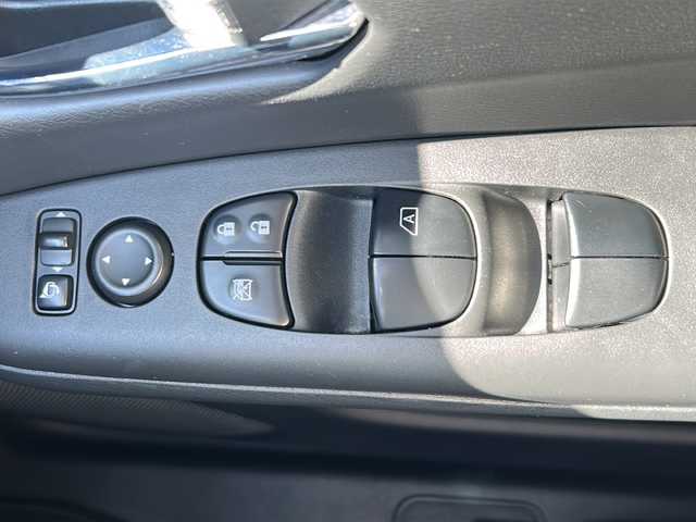 日産 セレナ ハイウェイスターVセレクションⅡ 石川県 2019(令1)年 3.3万km ブリリアントホワイトパール SDナビ（DVD再生機能有）/Bluetooth/バックカメラ/フルセグTV/ETC/ドライブレコーダー/両側パワースライドドア/レーダークルーズ/LEDヘッドライト/盗難防止装置/Wエアバック