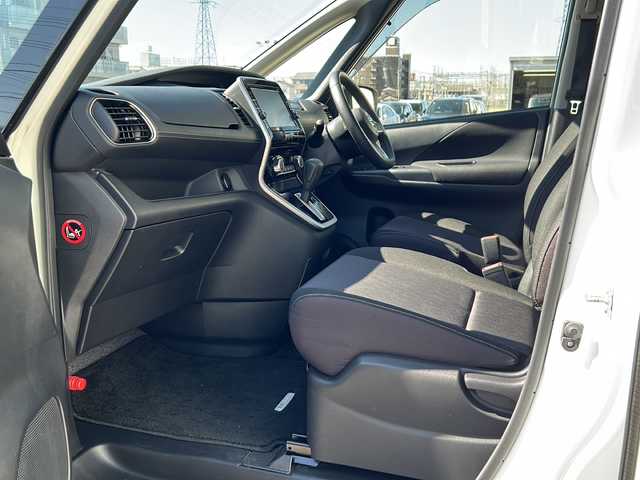 日産 セレナ ハイウェイスターVセレクションⅡ 石川県 2019(令1)年 3.3万km ブリリアントホワイトパール SDナビ（DVD再生機能有）/Bluetooth/バックカメラ/フルセグTV/ETC/ドライブレコーダー/両側パワースライドドア/レーダークルーズ/LEDヘッドライト/盗難防止装置/Wエアバック