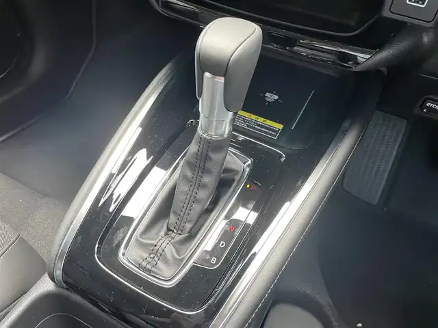 ホンダ ヴェゼル ハイブリッド e:HEV Z 滋賀県 2025(令7)年 0.1千km プラチナホワイトパール 登録済未使用車/純正8インチナビ/（Bluetooth/フルセグ/Apple CarPlay/Android Auto/USB）/純正ビルトインETC2.0/追従クルーズコントロール/バックカメラ/ブラインドスポットモニター/前後コーナーセンサー/運転席/助手席シートヒーター/レーンキープアシスト/オートハイビーム/ダウンヒルアシスト/カーテンエアバッグ/電動リアゲート/ステアリングリモコン/純正18インチアルミホイール/スマートキー/スペアキー