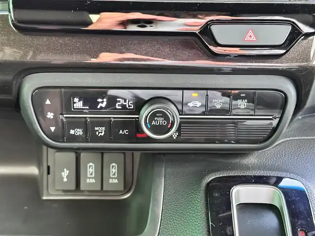 ホンダ Ｎ ＢＯＸ カスタム G L ターボ ホンダセンシング 宮城県 2018(平30)年 5.7万km プラチナホワイトパール ホンダセンシング/●衝突軽減ブレーキ〈CMBS〉/●誤発進抑制機能/●後方誤発進抑制機能/●歩行者事故低減ステアリング/●路外逸脱抑制機能/●ACC〈アダプティブ・クルーズ・コントロール〉/●LKAS〈車線維持支援システム〉/●オートハイビーム/●先行車発進お知らせ機能/●標識認識機能/純正8インチナビ（VXU-185NBi）/・CD/DVD/・Bluetooth/・フルセグTV/バックカメラ/ビルトインETC/ドライブレコーダー/両側パワースライドドア/ハーフレザーシート/革巻きステアリング/パドルシフト/ステアリングスイッチ/LEDヘッドランプ/フォグランプ/オートライト/スマートキー＆プッシュスタート/電動格納ミラー/プラズマクラスター技術搭載フルオート・エアコンディショナー/純正15インチAW/純正フロアマット/ドアバイザー/W/サイド/カーテンエアバッグ