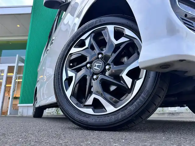 ホンダ Ｎ ＢＯＸ カスタム G L ターボ ホンダセンシング 宮城県 2018(平30)年 5.7万km プラチナホワイトパール ホンダセンシング/●衝突軽減ブレーキ〈CMBS〉/●誤発進抑制機能/●後方誤発進抑制機能/●歩行者事故低減ステアリング/●路外逸脱抑制機能/●ACC〈アダプティブ・クルーズ・コントロール〉/●LKAS〈車線維持支援システム〉/●オートハイビーム/●先行車発進お知らせ機能/●標識認識機能/純正8インチナビ（VXU-185NBi）/・CD/DVD/・Bluetooth/・フルセグTV/バックカメラ/ビルトインETC/ドライブレコーダー/両側パワースライドドア/ハーフレザーシート/革巻きステアリング/パドルシフト/ステアリングスイッチ/LEDヘッドランプ/フォグランプ/オートライト/スマートキー＆プッシュスタート/電動格納ミラー/プラズマクラスター技術搭載フルオート・エアコンディショナー/純正15インチAW/純正フロアマット/ドアバイザー/W/サイド/カーテンエアバッグ