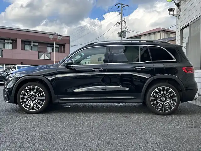 メルセデス・ベンツ Ｍ・ベンツ ＧＬＢ１８０ 福岡県 2024(令6)年 0.6万km コスモスブラック ワンオーナー/BURMESTWRプレミアムサウンド/パノラミックスライディングルーフ/レザーエクスクルーシブパッケージ/・黒色ハーフレザーシート/・メモリー付きパワーシート（D/N）/・シートヒーター（D/N）/・電動ランバーサポート（D/N）/パーキングパッケージ/・リアビューカメラ/・360°カメラシステム/・パーキングアシストパークトロニック/・アクティブパーキングアシスト/レーダーセーフティーパッケージ/・エレクトロニックトラクションサポート/・PRE-SAFEブレーキ/・ブラインドスポットアシスト/・アテンションアシスト/・レーンキープアシスト/・車間距離警報装置/純正10/3インチディスプレイオーディオ/　（AM/FM/Bluetooth/フルセグTV）/インテリジェンスドライブ/・ステアコントロールステアリングアシストシステム/・ホールド機能/・ヒルスタートアシスト/・スタートオフアシスト/・アダプティブブレーキライト/・クルーズコントロール/・トラフィックサインアシスト/・アダプティブダイビング/純正20インチAW/ルーフレール/パワーバックドア/純正前後ドライブレコーダー/ETC/パドルシフト