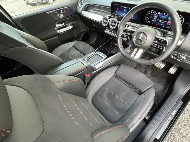 メルセデス・ベンツ Ｍ・ベンツ ＧＬＢ１８０ 福岡県 2024(令6)年 0.6万km コスモスブラック ワンオーナー/BURMESTWRプレミアムサウンド/パノラミックスライディングルーフ/レザーエクスクルーシブパッケージ/・黒色ハーフレザーシート/・メモリー付きパワーシート（D/N）/・シートヒーター（D/N）/・電動ランバーサポート（D/N）/パーキングパッケージ/・リアビューカメラ/・360°カメラシステム/・パーキングアシストパークトロニック/・アクティブパーキングアシスト/レーダーセーフティーパッケージ/・エレクトロニックトラクションサポート/・PRE-SAFEブレーキ/・ブラインドスポットアシスト/・アテンションアシスト/・レーンキープアシスト/・車間距離警報装置/純正10/3インチディスプレイオーディオ/　（AM/FM/Bluetooth/フルセグTV）/インテリジェンスドライブ/・ステアコントロールステアリングアシストシステム/・ホールド機能/・ヒルスタートアシスト/・スタートオフアシスト/・アダプティブブレーキライト/・クルーズコントロール/・トラフィックサインアシスト/・アダプティブダイビング/純正20インチAW/ルーフレール/パワーバックドア/純正前後ドライブレコーダー/ETC/パドルシフト