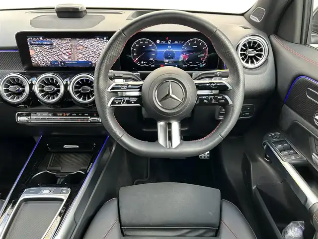 メルセデス・ベンツ Ｍ・ベンツ ＧＬＢ１８０ 福岡県 2024(令6)年 0.6万km コスモスブラック ワンオーナー/BURMESTWRプレミアムサウンド/パノラミックスライディングルーフ/レザーエクスクルーシブパッケージ/・黒色ハーフレザーシート/・メモリー付きパワーシート（D/N）/・シートヒーター（D/N）/・電動ランバーサポート（D/N）/パーキングパッケージ/・リアビューカメラ/・360°カメラシステム/・パーキングアシストパークトロニック/・アクティブパーキングアシスト/レーダーセーフティーパッケージ/・エレクトロニックトラクションサポート/・PRE-SAFEブレーキ/・ブラインドスポットアシスト/・アテンションアシスト/・レーンキープアシスト/・車間距離警報装置/純正10/3インチディスプレイオーディオ/　（AM/FM/Bluetooth/フルセグTV）/インテリジェンスドライブ/・ステアコントロールステアリングアシストシステム/・ホールド機能/・ヒルスタートアシスト/・スタートオフアシスト/・アダプティブブレーキライト/・クルーズコントロール/・トラフィックサインアシスト/・アダプティブダイビング/純正20インチAW/ルーフレール/パワーバックドア/純正前後ドライブレコーダー/ETC/パドルシフト