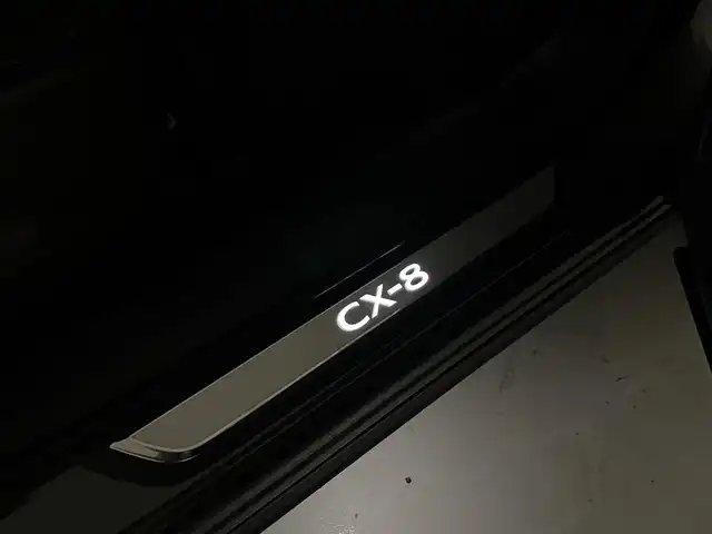 マツダ ＣＸ－８ XD エクスクルーシブモード 群馬県 2022(令4)年 1.3万km チタニウムフラッシュマイカ サンルーフ/＝＝＝＝＝/純正10.25インチマツダコネクトナビ/・AM/FM/USB/Bluetooth/フルセグTV/AppleCarPlay/AndroidAuto/360度ビューモニター/BOSEプレミアムサウンド/パワーバックドア/i-ACTIVSENSE/・スマートブレーキサポート/アドバンストスマートシティブレーキサポート/・AT誤発進/誤後進抑制機能/・レーンキープアシストシステム/車線逸脱警報システム/・ブラインドスポットモニタリング/・速度標識警報システム/・マツダレーダークルーズコントロール/・障害物センサー/ブラウン本革シート/=======/サンルーフ　１０．２５インチマツダコネクトナビ　ワイヤレス充電　３６０度ビューモニター　ＢＯＳＥサウンド　前席＋２列目パワーシート／シートヒータ／シートベンチレーション　パワーバックドア　ＥＴＣ　禁煙