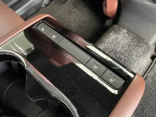 マツダ ＣＸ－８ XD エクスクルーシブモード 群馬県 2022(令4)年 1.3万km チタニウムフラッシュマイカ サンルーフ/＝＝＝＝＝/純正10.25インチマツダコネクトナビ/・AM/FM/USB/Bluetooth/フルセグTV/AppleCarPlay/AndroidAuto/360度ビューモニター/BOSEプレミアムサウンド/パワーバックドア/i-ACTIVSENSE/・スマートブレーキサポート/アドバンストスマートシティブレーキサポート/・AT誤発進/誤後進抑制機能/・レーンキープアシストシステム/車線逸脱警報システム/・ブラインドスポットモニタリング/・速度標識警報システム/・マツダレーダークルーズコントロール/・障害物センサー/ブラウン本革シート/=======/サンルーフ　１０．２５インチマツダコネクトナビ　ワイヤレス充電　３６０度ビューモニター　ＢＯＳＥサウンド　前席＋２列目パワーシート／シートヒータ／シートベンチレーション　パワーバックドア　ＥＴＣ　禁煙