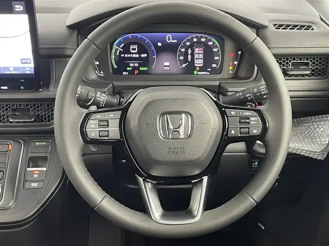ホンダ ステップワゴン スパーダ eHEV 大阪府 2025(令7)年 0.1千km クリスタルブラックパール ホンダセンシング/　・クリアランスソナー/　・ブラインドスポットフォーメンション/　・急アクセル抑制機能/　・トラフィックジャムアシスト/　・渋滞追従機能付アダプティブクルーズコントロール/　・車線維持支援システム/　・誤発抑制機能/　・後方誤発進抑制機能/純正11.4インチSDナビ/　Bluetooth/フルセグ/CD/DVD/AM/FE/両側パワースライドドア/パワーバックドア/バックカメラ/LEDオーライト/オートハイライト/前席シートヒーター/パドルシフト/オートブレーキホールド/電子パーキング/スマートキー