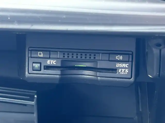 レクサス ＣＴ 200h バージョンC 群馬県 2015(平27)年 7.9万km ソニッククォーツ 純正SDナビ/CD・DVD・BD・SD・USB/Bluetooth・フルセグTV/バックカメラ/ビルトインETC/クルーズコントロール/パドルシフト/レザーシート/前席シートヒーター/前席パワーシート/LEDヘッドランプ/横滑り防止装置/アイドリングストップ/純正アルミホイール/純正フロアマット/スマートキー×2/カードキー