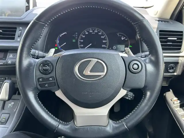 レクサス ＣＴ 200h バージョンC 群馬県 2015(平27)年 7.9万km ソニッククォーツ 純正SDナビ/CD・DVD・BD・SD・USB/Bluetooth・フルセグTV/バックカメラ/ビルトインETC/クルーズコントロール/パドルシフト/レザーシート/前席シートヒーター/前席パワーシート/LEDヘッドランプ/横滑り防止装置/アイドリングストップ/純正アルミホイール/純正フロアマット/スマートキー×2/カードキー