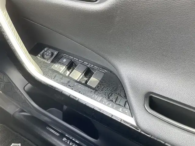 トヨタ ＲＡＶ４ ハイブリッド アドベンチャー 静岡県 2025(令7)年 0.4万km アーバンカーキ ●ワンオーナー/●純正10.5インチナビ/(フルセグ/Bluetooth)/●全方位カメラ/●JAOSフロントプロテクター/●JAOSピラープロテクター/●TRDマフラー/●モデリスタサイドステップ/●プリクラッシュセーフティ/●レーンキープアシスト/●レーダークルーズコントロール/●ブラインドスポットモニター/●前後クリアランスソナー/●電動パーキングブレーキ/●オートブレーキホールド/●電動リアゲート/●LEDヘッドライト/●フォグランプ/●オートライト/●オートマチックハイビーム/●革巻きステアリング/●ステアリングスイッチ/●ステアリングヒーター/●運転席パワーシート(シートメモリー付き)/●前席シートヒーター/●前後ドライブレコーダー/●デジタルインナーミラー/●ETC2.0/●純正フロアマット/●ドアバイザー/●トノカバー/●サンルーフ/●横滑り防止装置/●ISOFIX/●純正19インチアルミホイール/●W＋サイド＋カーテンSRS＋ABS/●保証書/●取扱説明書