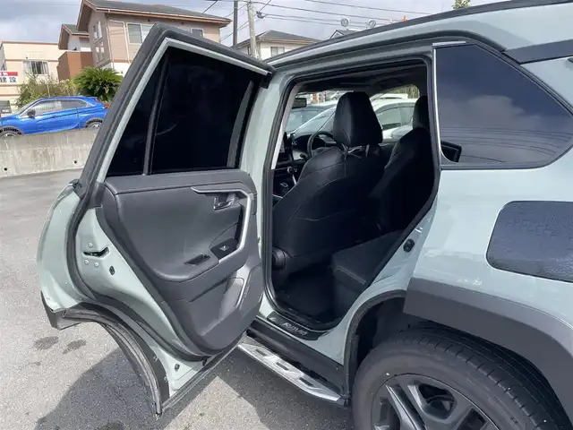 トヨタ ＲＡＶ４ ハイブリッド アドベンチャー 静岡県 2025(令7)年 0.4万km アーバンカーキ ●ワンオーナー/●純正10.5インチナビ/(フルセグ/Bluetooth)/●全方位カメラ/●JAOSフロントプロテクター/●JAOSピラープロテクター/●TRDマフラー/●モデリスタサイドステップ/●プリクラッシュセーフティ/●レーンキープアシスト/●レーダークルーズコントロール/●ブラインドスポットモニター/●前後クリアランスソナー/●電動パーキングブレーキ/●オートブレーキホールド/●電動リアゲート/●LEDヘッドライト/●フォグランプ/●オートライト/●オートマチックハイビーム/●革巻きステアリング/●ステアリングスイッチ/●ステアリングヒーター/●運転席パワーシート(シートメモリー付き)/●前席シートヒーター/●前後ドライブレコーダー/●デジタルインナーミラー/●ETC2.0/●純正フロアマット/●ドアバイザー/●トノカバー/●サンルーフ/●横滑り防止装置/●ISOFIX/●純正19インチアルミホイール/●W＋サイド＋カーテンSRS＋ABS/●保証書/●取扱説明書