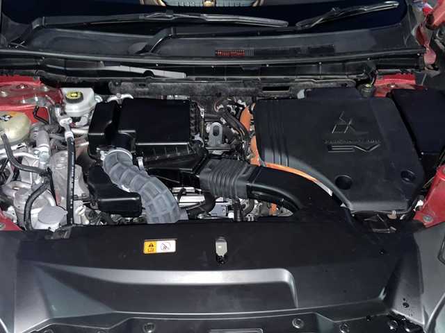 三菱 アウトランダー ＰＨＥＶ P 岩手県 2022(令4)年 2.8万km レッドダイヤモンド パノラマルーフ　ＢＯＳＥサウンドシステム　マイパイロット　純正９型ナビ　全周囲Ｃ　ヘッドアップディスプレイ　ＢＳＭ　メモリ付電動本革シート　シートヒーター　ステアヒーター　ＡＣ１００Ｖコンセント