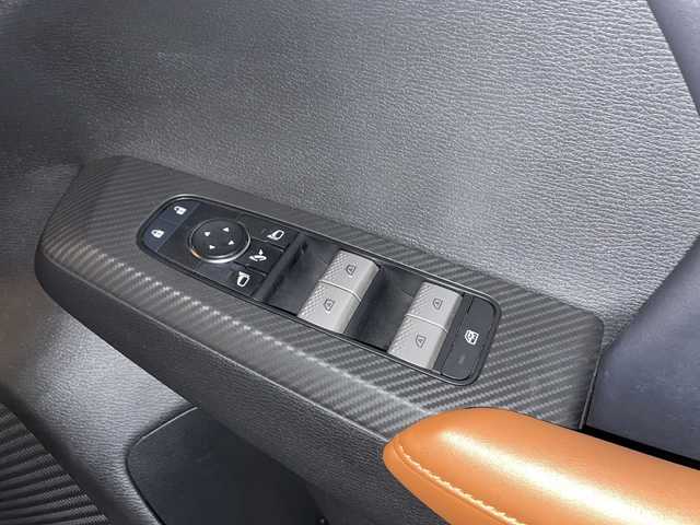 三菱 アウトランダー ＰＨＥＶ P 岩手県 2022(令4)年 2.8万km レッドダイヤモンド パノラマルーフ　ＢＯＳＥサウンドシステム　マイパイロット　純正９型ナビ　全周囲Ｃ　ヘッドアップディスプレイ　ＢＳＭ　メモリ付電動本革シート　シートヒーター　ステアヒーター　ＡＣ１００Ｖコンセント