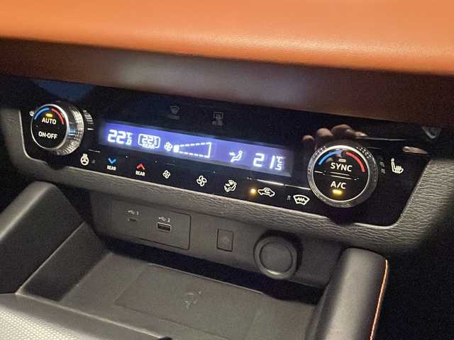 三菱 アウトランダー ＰＨＥＶ P 岩手県 2022(令4)年 2.8万km レッドダイヤモンド パノラマルーフ　ＢＯＳＥサウンドシステム　マイパイロット　純正９型ナビ　全周囲Ｃ　ヘッドアップディスプレイ　ＢＳＭ　メモリ付電動本革シート　シートヒーター　ステアヒーター　ＡＣ１００Ｖコンセント