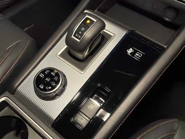 三菱 アウトランダー ＰＨＥＶ P 岩手県 2022(令4)年 2.8万km レッドダイヤモンド パノラマルーフ　ＢＯＳＥサウンドシステム　マイパイロット　純正９型ナビ　全周囲Ｃ　ヘッドアップディスプレイ　ＢＳＭ　メモリ付電動本革シート　シートヒーター　ステアヒーター　ＡＣ１００Ｖコンセント