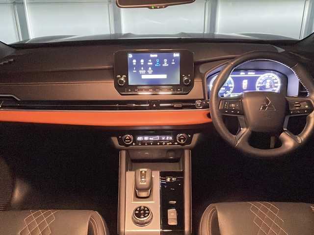 三菱 アウトランダー ＰＨＥＶ P 岩手県 2022(令4)年 2.8万km レッドダイヤモンド パノラマルーフ　ＢＯＳＥサウンドシステム　マイパイロット　純正９型ナビ　全周囲Ｃ　ヘッドアップディスプレイ　ＢＳＭ　メモリ付電動本革シート　シートヒーター　ステアヒーター　ＡＣ１００Ｖコンセント