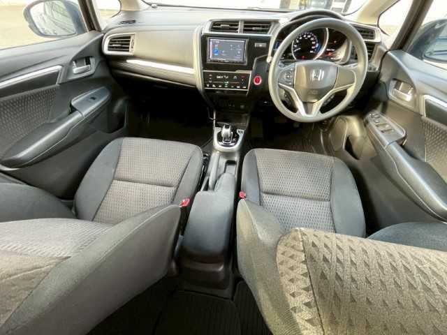 ホンダ フィット ハイブリット Fコンフォートエディション 岩手県 2018(平30)年 3.6万km クリスタルブラックパール 保証書　取説あり/ケンウッドSDナビ/フルセグ/DVD/BT/バックカメラ/ETC/スマートキー/前席シートヒーター