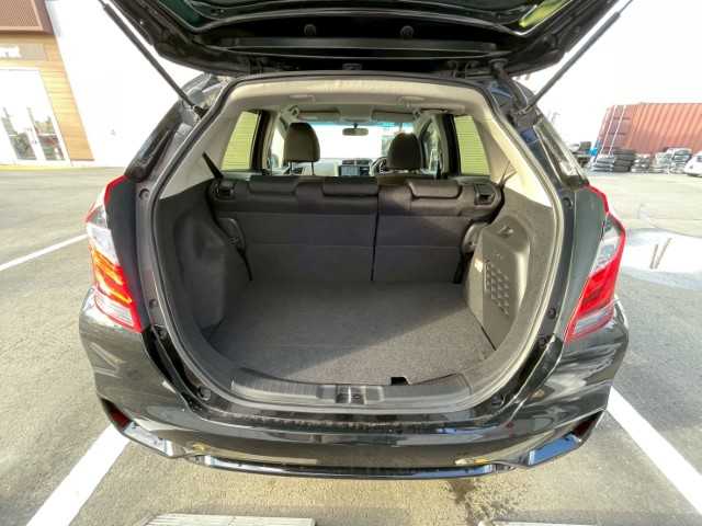 ホンダ フィット ハイブリット Fコンフォートエディション 岩手県 2018(平30)年 3.6万km クリスタルブラックパール 保証書　取説あり/ケンウッドSDナビ/フルセグ/DVD/BT/バックカメラ/ETC/スマートキー/前席シートヒーター