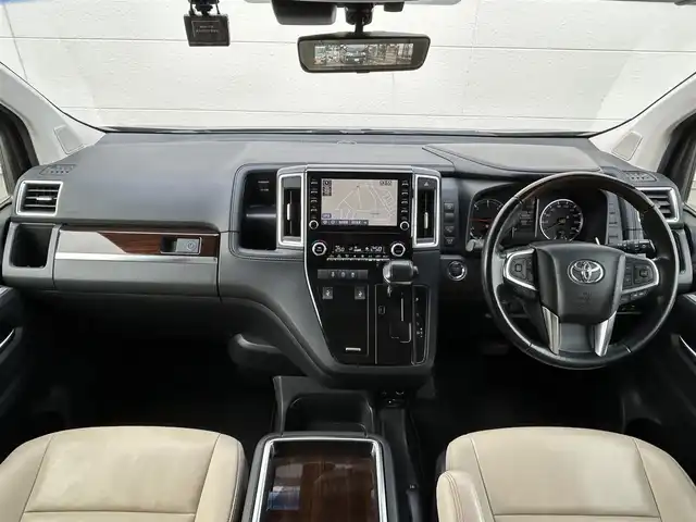 トヨタ グランエース プレミアム 茨城県 2020(令2)年 4.2万km ブラック 純正ディスプレイオーディオ(AM/FM/BT/TV/Miracast)/全方位カメラ/ETC/ドライブレコーダー/追従型クルーズコントロール/両側パワースライドドア/レザーシート/1、2列目シートヒーター/パワーシート/オットマン/LED/純正アルミホイール/レーンキープアシスト/デジタルインナーミラー/オートライト