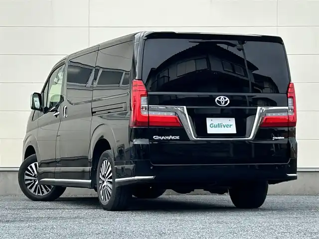 トヨタ グランエース プレミアム 茨城県 2020(令2)年 4.2万km ブラック 純正ディスプレイオーディオ(AM/FM/BT/TV/Miracast)/全方位カメラ/ETC/ドライブレコーダー/追従型クルーズコントロール/両側パワースライドドア/レザーシート/1、2列目シートヒーター/パワーシート/オットマン/LED/純正アルミホイール/レーンキープアシスト/デジタルインナーミラー/オートライト