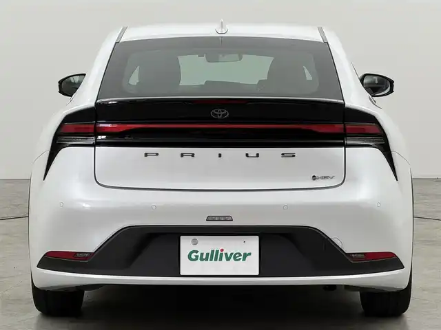 トヨタ プリウス G 福岡県 2023(令5)年 2万km プラチナホワイトパールマイカ 純正ＤＡナビ/フルセグTV　/全方位カメラ　/前方ドラレコ　/レーダー探知機　/ビルトインＥＴＣ２．０　/トヨタセーフティセンス　/レーダークルーズコントロール　/コーナーセンサー　/衝突軽減ブレーキ　/レーンキープ　/アクセル踏み間違い防止　/ブラインドスポットモニター　/寒冷地仕様　/シートヒーター　/純正１９インチＡＷ　/ＬＥＤヘッドライト