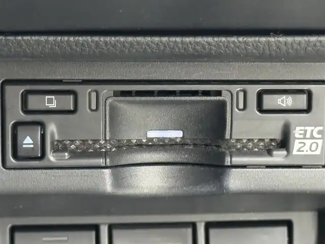 トヨタ プリウス G 福岡県 2023(令5)年 2万km プラチナホワイトパールマイカ 純正ＤＡナビ/フルセグTV　/全方位カメラ　/前方ドラレコ　/レーダー探知機　/ビルトインＥＴＣ２．０　/トヨタセーフティセンス　/レーダークルーズコントロール　/コーナーセンサー　/衝突軽減ブレーキ　/レーンキープ　/アクセル踏み間違い防止　/ブラインドスポットモニター　/寒冷地仕様　/シートヒーター　/純正１９インチＡＷ　/ＬＥＤヘッドライト