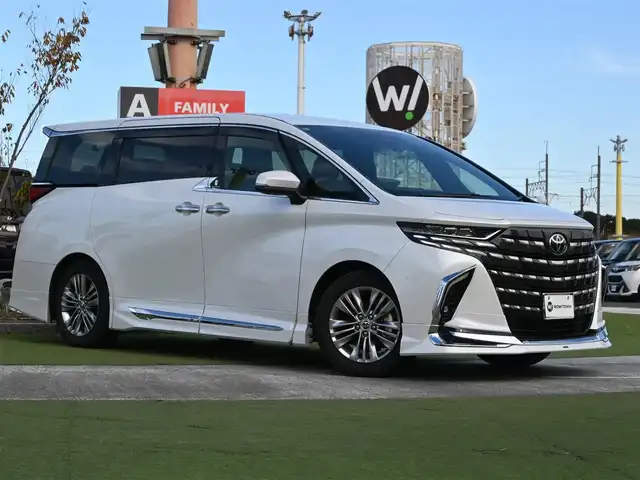 トヨタ アルファードハイブリット Z 千葉県 2024(令6)年 4.4万km プラチナホワイトパールマイカ Toyota Safety Sense/・プリクラッシュセーフティ/・レーンディパーチャーアラート/・オートハイビーム/・レーダークルーズコントロール/・ブラインドスポットモニター/トヨタチームメイト/モデリスタエアロ/モデリスタシグネイチャーイルミ/左右独立ムーンルーフ/パワーバックドア/両側パワースライドドア/ユニバーサルステップ/純正コネクティッドナビ/地デジTV/【Bluetooth接続】/【Apple CarPlay　Android Auto対応】/パノラミックビューモニター/フリップダウンモニター（V13T-R72F）/置くだけ充電/ドライブレコーダー（前後撮影）【TZ-DR210】/コンビハンドル/ステアリングスイッチ/各席エアシート/シートヒーター/前席パワーシート/デジタルインナーミラー/ETC（2.0）/LEDヘッドライト/フォグライト/ウインカーミラー/クリアランスソナー/純正18インチアルミホイル/サイド/カーテンエアバッグ/スマートキー