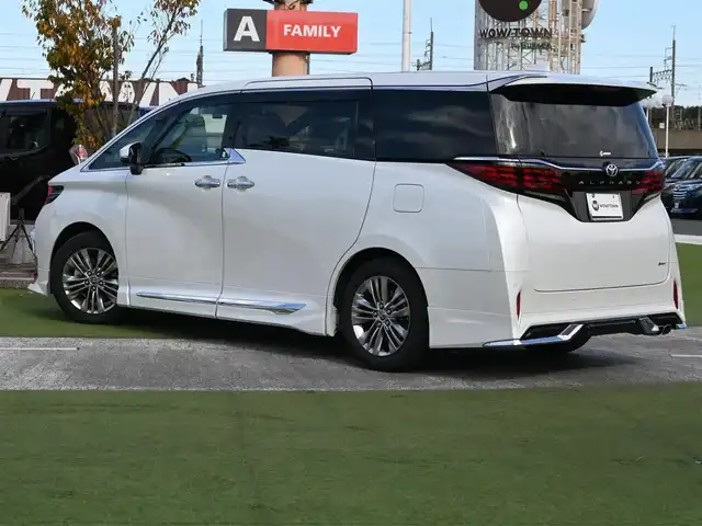 トヨタ アルファードハイブリット Z 千葉県 2024(令6)年 4.4万km プラチナホワイトパールマイカ Toyota Safety Sense/・プリクラッシュセーフティ/・レーンディパーチャーアラート/・オートハイビーム/・レーダークルーズコントロール/・ブラインドスポットモニター/トヨタチームメイト/モデリスタエアロ/モデリスタシグネイチャーイルミ/左右独立ムーンルーフ/パワーバックドア/両側パワースライドドア/ユニバーサルステップ/純正コネクティッドナビ/地デジTV/【Bluetooth接続】/【Apple CarPlay　Android Auto対応】/パノラミックビューモニター/フリップダウンモニター（V13T-R72F）/置くだけ充電/ドライブレコーダー（前後撮影）【TZ-DR210】/コンビハンドル/ステアリングスイッチ/各席エアシート/シートヒーター/前席パワーシート/デジタルインナーミラー/ETC（2.0）/LEDヘッドライト/フォグライト/ウインカーミラー/クリアランスソナー/純正18インチアルミホイル/サイド/カーテンエアバッグ/スマートキー