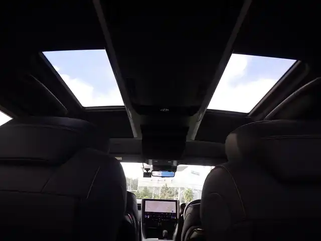 トヨタ アルファードハイブリット Z 千葉県 2024(令6)年 4.4万km プラチナホワイトパールマイカ Toyota Safety Sense/・プリクラッシュセーフティ/・レーンディパーチャーアラート/・オートハイビーム/・レーダークルーズコントロール/・ブラインドスポットモニター/トヨタチームメイト/モデリスタエアロ/モデリスタシグネイチャーイルミ/左右独立ムーンルーフ/パワーバックドア/両側パワースライドドア/ユニバーサルステップ/純正コネクティッドナビ/地デジTV/【Bluetooth接続】/【Apple CarPlay　Android Auto対応】/パノラミックビューモニター/フリップダウンモニター（V13T-R72F）/置くだけ充電/ドライブレコーダー（前後撮影）【TZ-DR210】/コンビハンドル/ステアリングスイッチ/各席エアシート/シートヒーター/前席パワーシート/デジタルインナーミラー/ETC（2.0）/LEDヘッドライト/フォグライト/ウインカーミラー/クリアランスソナー/純正18インチアルミホイル/サイド/カーテンエアバッグ/スマートキー