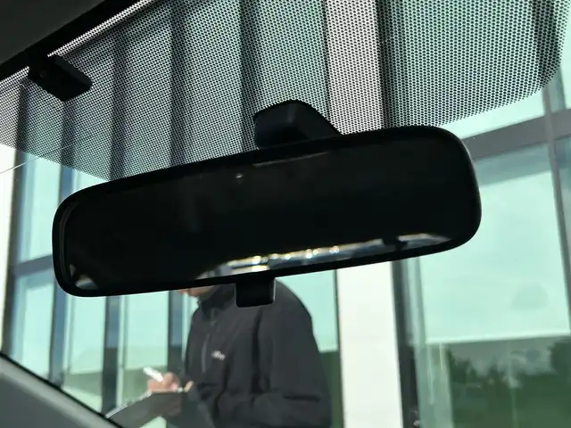 トヨタ アクア S 和歌山県 2015(平27)年 8.7万km シルバーM 純正7インチナビ（NSZN-Y64T)/バックカメラ/フルセグTV/横滑り防止/ABS/ビルトインETC/ドアバイザー/リモコンキー/LEDヘッドライト