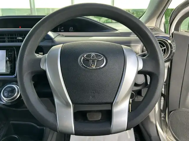 トヨタ アクア S 和歌山県 2015(平27)年 8.7万km シルバーM 純正7インチナビ（NSZN-Y64T)/バックカメラ/フルセグTV/横滑り防止/ABS/ビルトインETC/ドアバイザー/リモコンキー/LEDヘッドライト