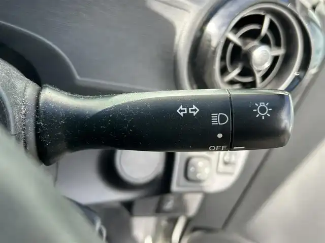 トヨタ アクア S 和歌山県 2015(平27)年 8.7万km シルバーM 純正7インチナビ（NSZN-Y64T)/バックカメラ/フルセグTV/横滑り防止/ABS/ビルトインETC/ドアバイザー/リモコンキー/LEDヘッドライト