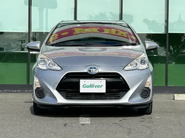 トヨタ アクア S 和歌山県 2015(平27)年 8.7万km シルバーM 純正7インチナビ（NSZN-Y64T)/バックカメラ/フルセグTV/横滑り防止/ABS/ビルトインETC/ドアバイザー/リモコンキー/LEDヘッドライト