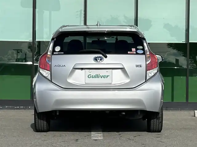 トヨタ アクア S 和歌山県 2015(平27)年 8.7万km シルバーM 純正7インチナビ（NSZN-Y64T)/バックカメラ/フルセグTV/横滑り防止/ABS/ビルトインETC/ドアバイザー/リモコンキー/LEDヘッドライト