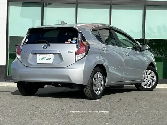 トヨタ アクア S 和歌山県 2015(平27)年 8.7万km シルバーM 純正7インチナビ（NSZN-Y64T)/バックカメラ/フルセグTV/横滑り防止/ABS/ビルトインETC/ドアバイザー/リモコンキー/LEDヘッドライト