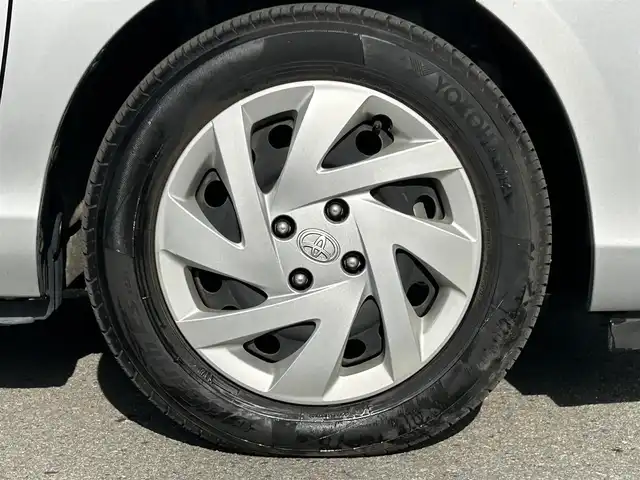 トヨタ アクア S 和歌山県 2015(平27)年 8.7万km シルバーM 純正7インチナビ（NSZN-Y64T)/バックカメラ/フルセグTV/横滑り防止/ABS/ビルトインETC/ドアバイザー/リモコンキー/LEDヘッドライト