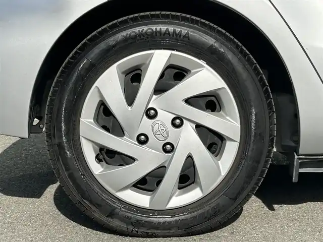 トヨタ アクア S 和歌山県 2015(平27)年 8.7万km シルバーM 純正7インチナビ（NSZN-Y64T)/バックカメラ/フルセグTV/横滑り防止/ABS/ビルトインETC/ドアバイザー/リモコンキー/LEDヘッドライト