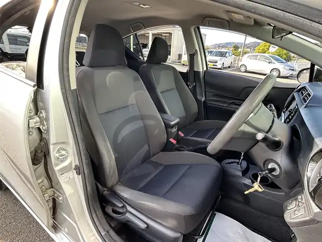 トヨタ アクア S 和歌山県 2015(平27)年 8.7万km シルバーM 純正7インチナビ（NSZN-Y64T)/バックカメラ/フルセグTV/横滑り防止/ABS/ビルトインETC/ドアバイザー/リモコンキー/LEDヘッドライト