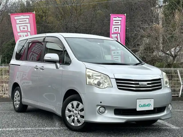 トヨタ ノア X スマートエディション 埼玉県 2012(平24)年 10.2万km シルバーM ワンオーナー/純正ナビTV/・AM/FM・CD/DVD・SD・BT/ビルトインETC/フリップダウンモニター/コーナーセンサー/フォグランプ/オートライト/HIDヘッドライト/プッシュスタート/保証書付整備手帳/取扱説明書